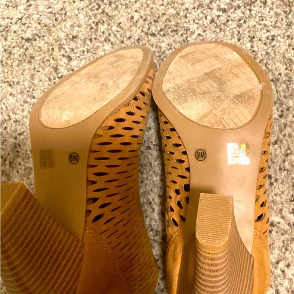 Tan, leather, open toed booties by CL by Laundry, size 8.5. - Picture 5 of 5